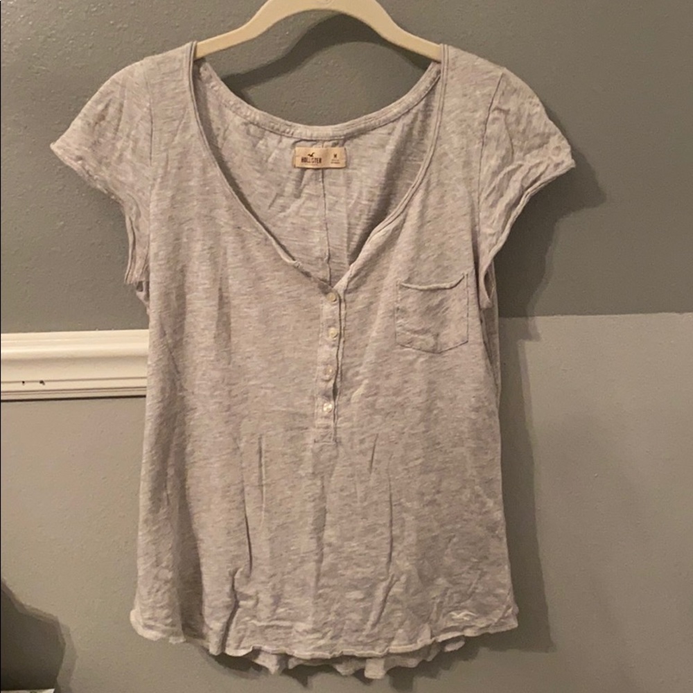 Hollister grey button T-shirt       #81